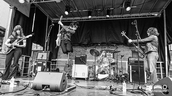 The Sharp Pins in concert