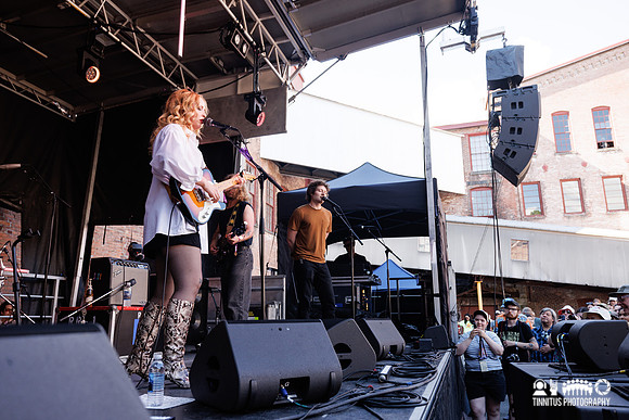 Elizabeth Moen in concert