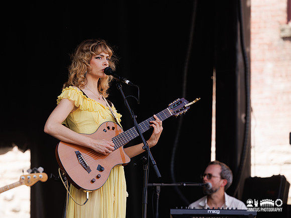 Hannah Cohen in concert