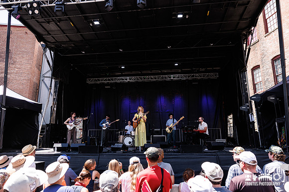 Hannah Cohen in concert