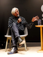 Robyn Hitchcock with Brett Milano at the book reading of his newest book, Stranded In The Future