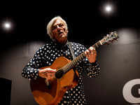 Robyn Hitchcock with Brett Milano at the book reading of his newest book, Stranded In The Future