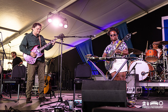 Yasmin Williams and William Tyler in concert