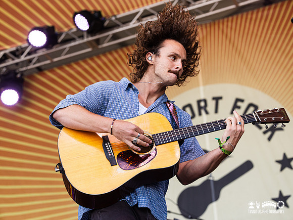 Evan Honer in concert