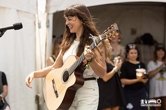 Madi Diaz in concert