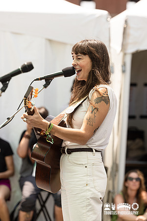 Madi Diaz in concert