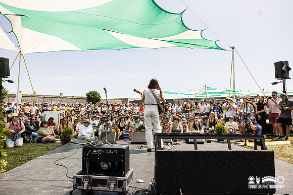 Madi Diaz in concert