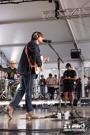Medium Build in concert