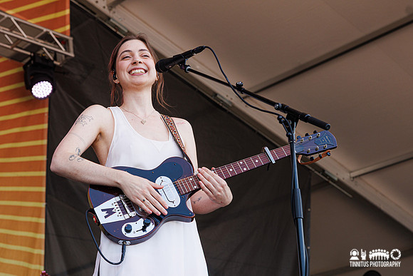 Lizzy McAlpine in concert
