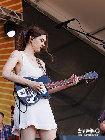 Lizzy McAlpine in concert