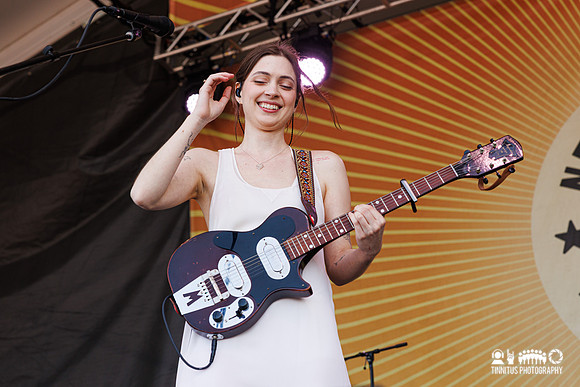 Lizzy McAlpine in concert