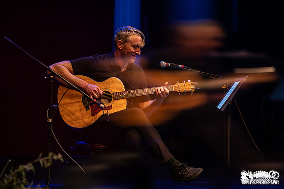 Shane Parish in concert