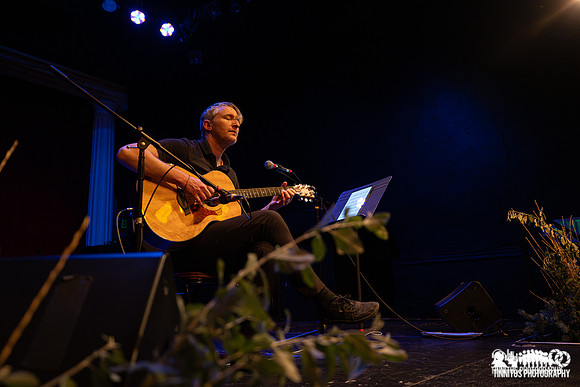 Shane Parish in concert