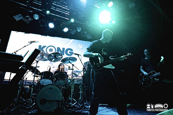 Kong in concert