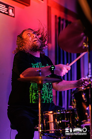 Worshipper in concert