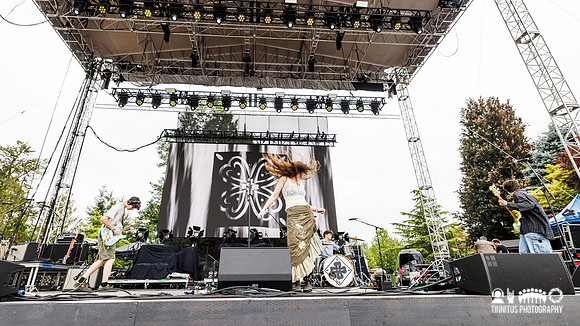 Clover in concert
