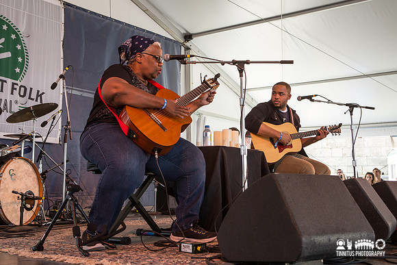 Madisen Ward and The Mama Bear in concert