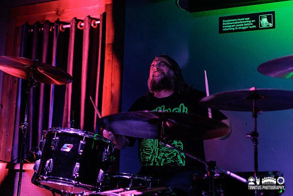 Worshipper in concert