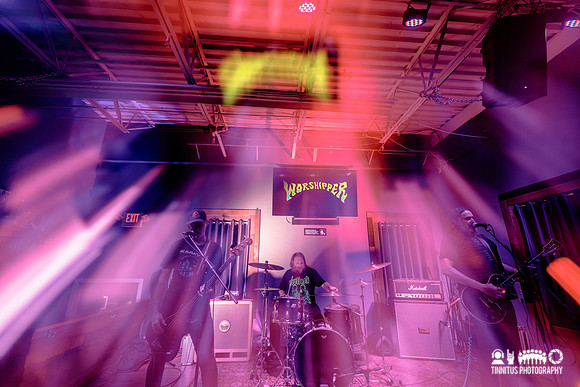 Worshipper in concert