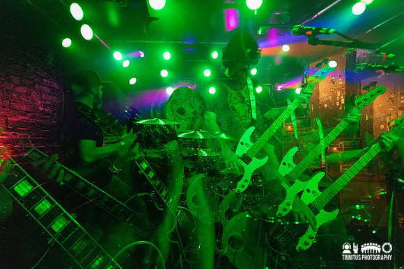 Tons in concert