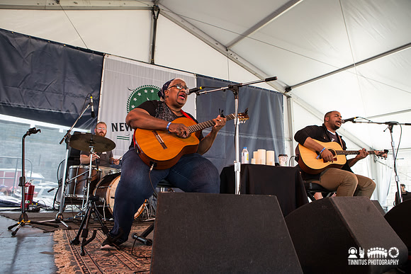 Madisen Ward and The Mama Bear in concert