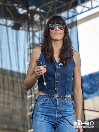Nicki Bluhm and The Gramblers in concert