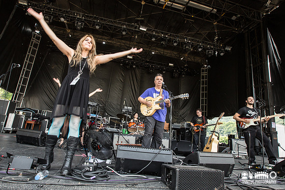Os Mutantes in concert