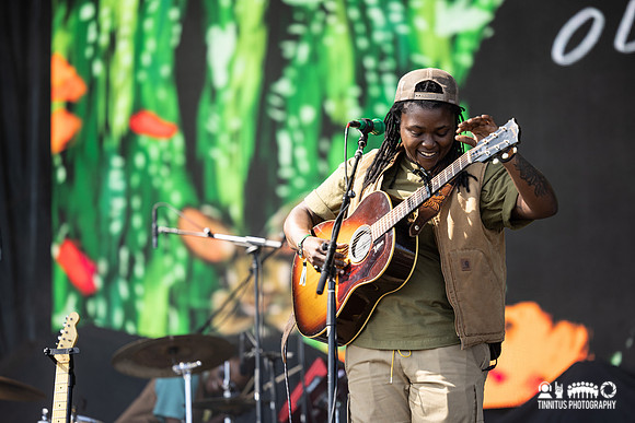 Joy Oladokun in concert