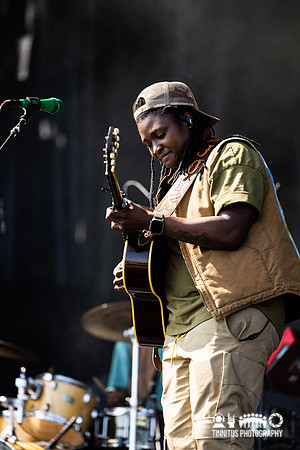 Joy Oladokun in concert