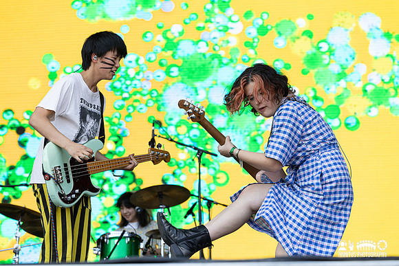 The Linda Lindas in concert