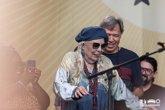 Joni Mitchell in concert