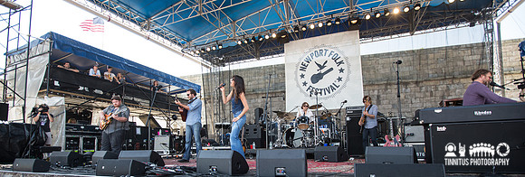 Nicki Bluhm and The Gramblers in concert