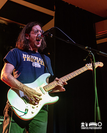 Cloud Nothings in concert