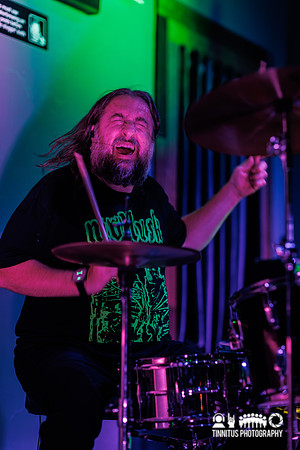 Worshipper in concert