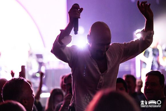 James in concert