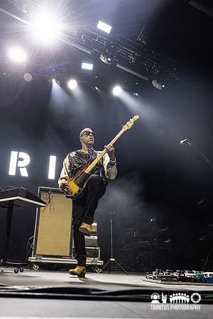 Metric in concert
