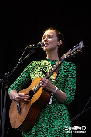 Aaron Dessner and Lisa Hannigan in concert