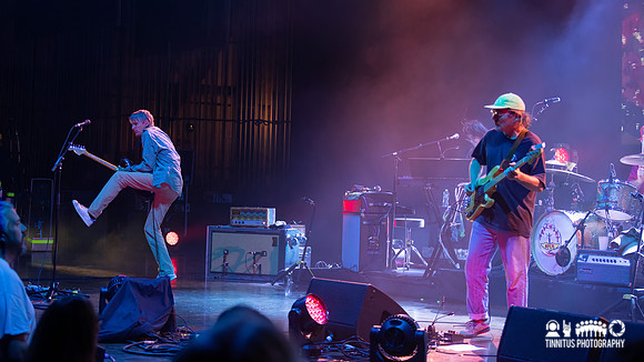 Pavement in concert