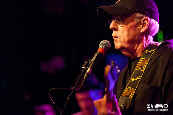 Peter Gammons performs at the Hot Stove/Cool Music charity event