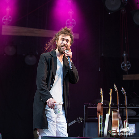 Edward Sharpe and the Magnetic Zeroes in concert