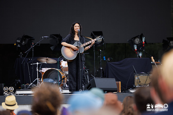 Haley Heynderickx in concert