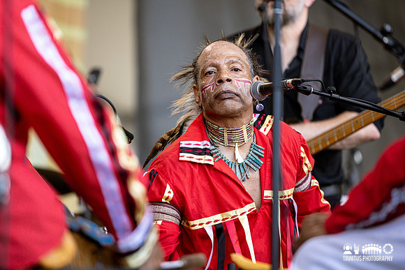 Eastern Medicine Singers in concert