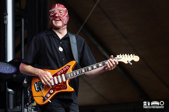 Nick Lowe with Los Straitjackets in concert