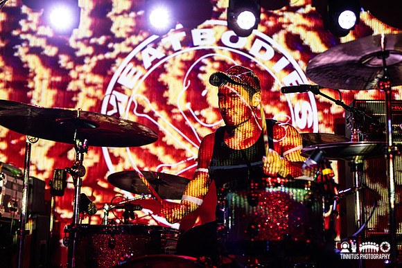 Meatbodies in concert
