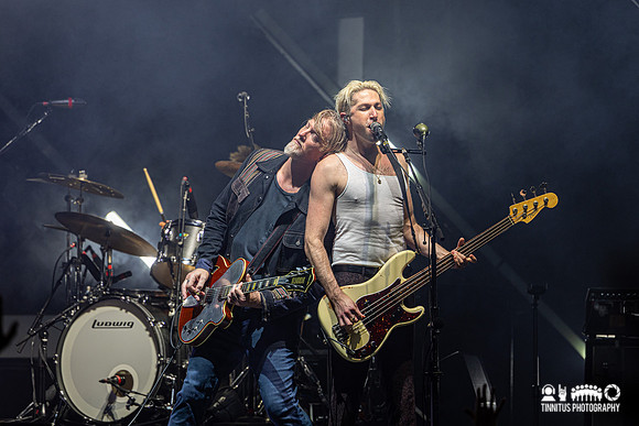 Queens of the Stone Age in concert