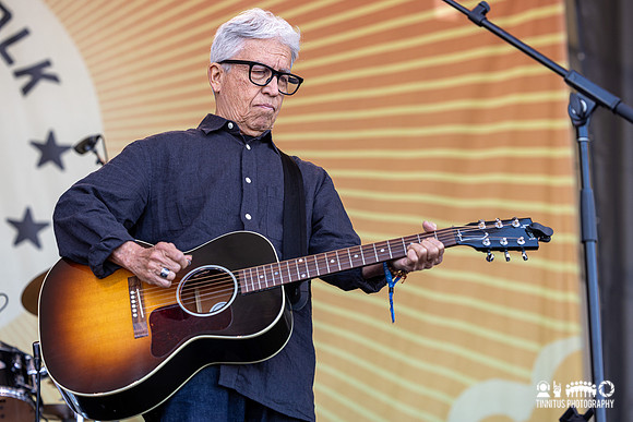 Los Lobos in concert