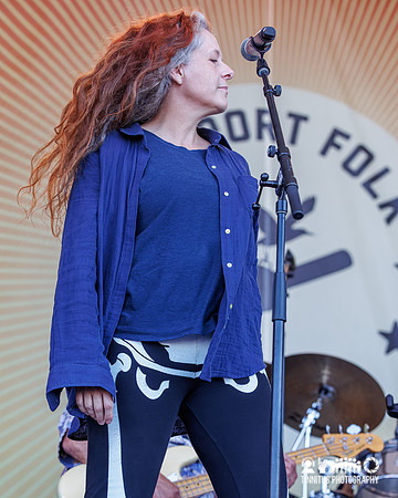 Los Lobos with Neko Case in concert