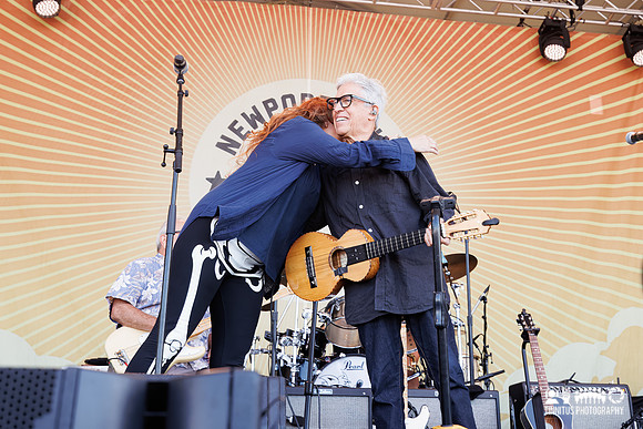 Los Lobos with Neko Case in concert