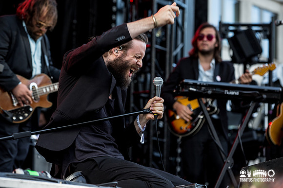 Father John Misty in concert