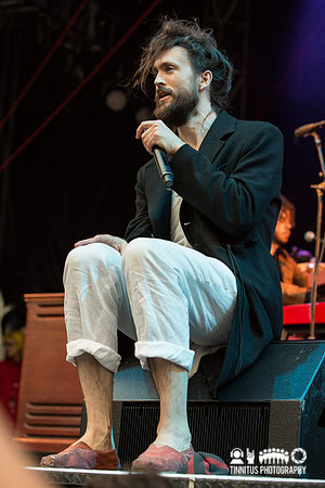 Edward Sharpe and the Magnetic Zeroes in concert
